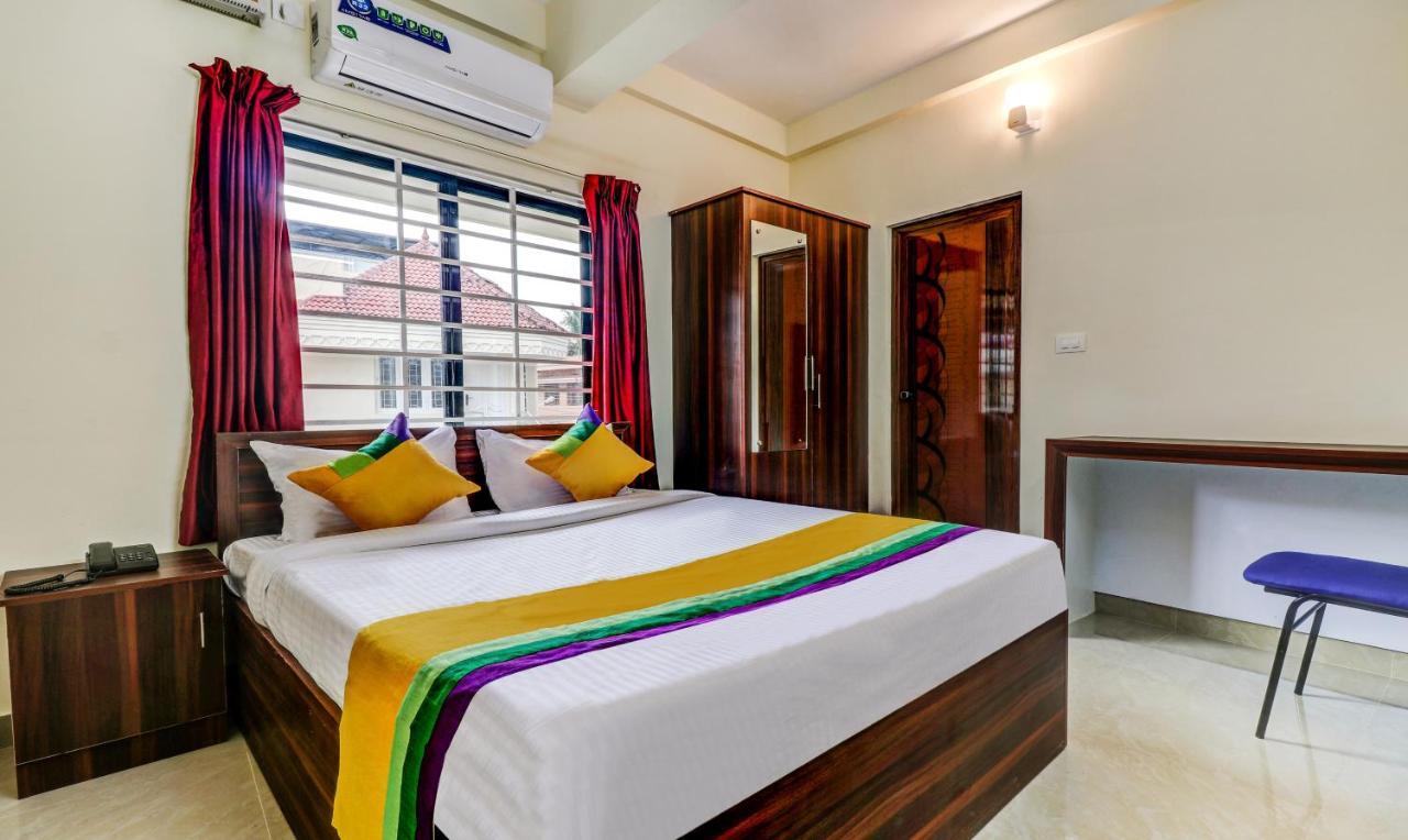 Kochi Itsy Hotels Rain Tulsi Stayz, Palarivattom Junction מראה חיצוני תמונה