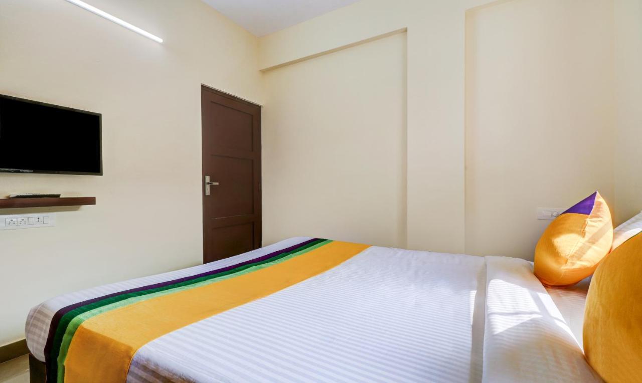 Kochi Itsy Hotels Rain Tulsi Stayz, Palarivattom Junction מראה חיצוני תמונה